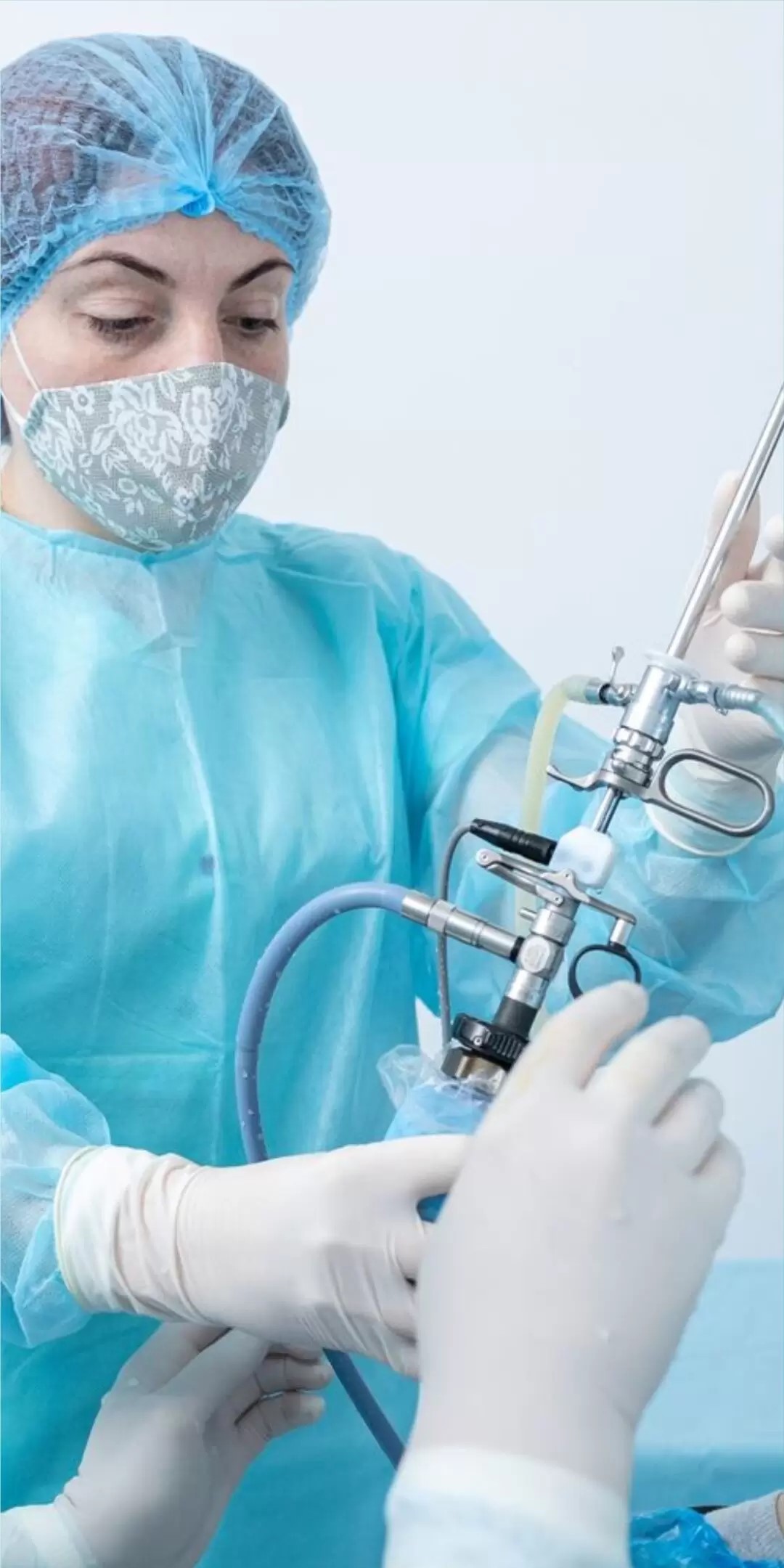 Minimally invasive gynaecological procedure in progress